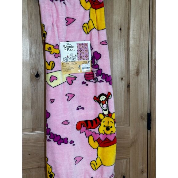 Winnie The Pooh Valentine Plush Blanket 50 x 70 Inches NWT - Picture 1 of 3